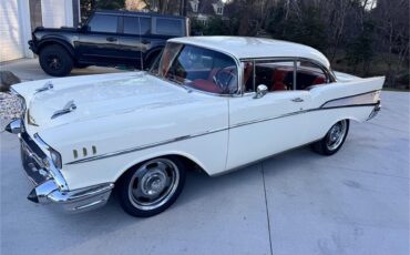 Chevrolet-Bel-air-1957-Cream-RedBlack-3