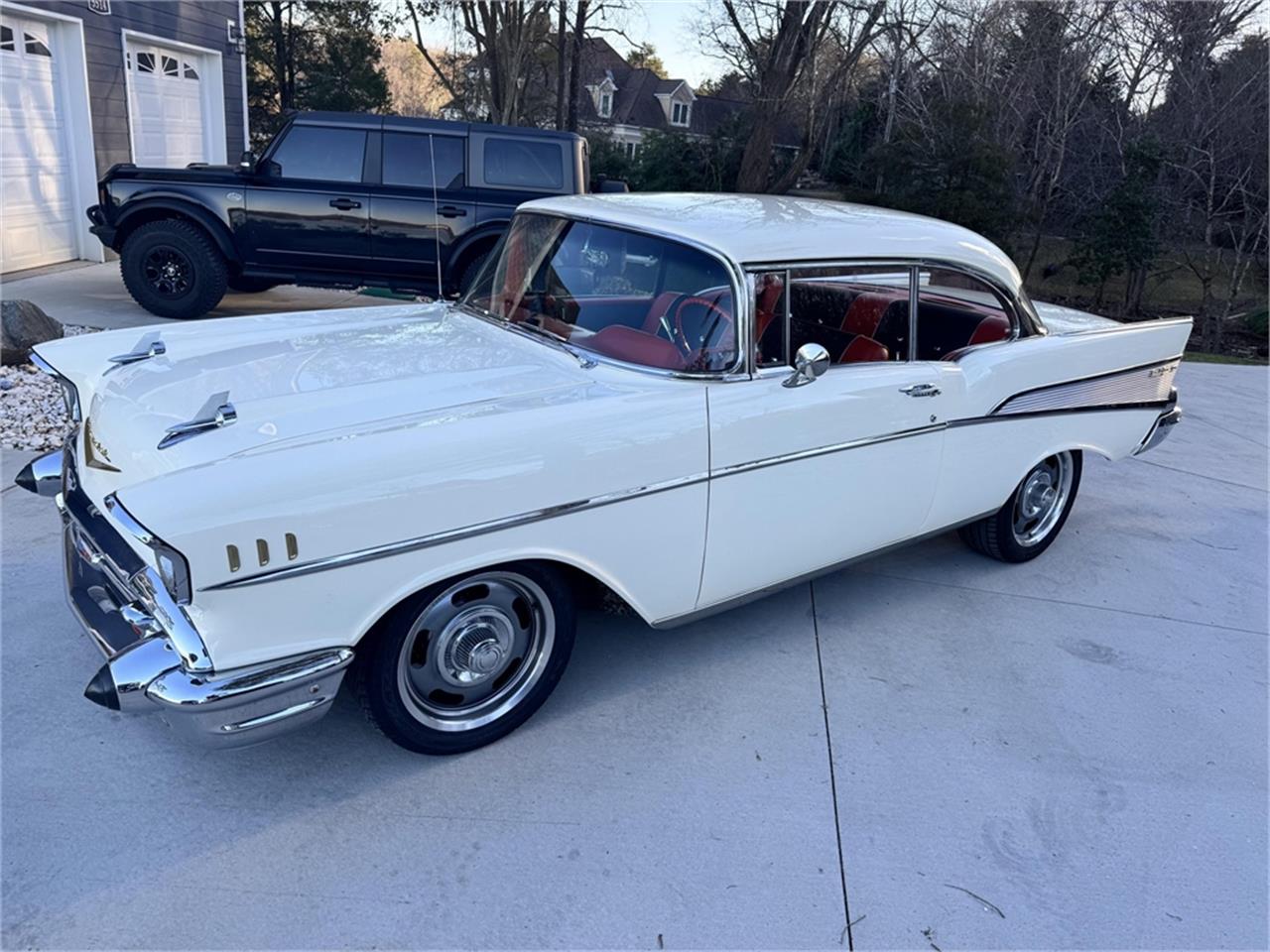 Chevrolet-Bel-air-1957-Cream-RedBlack-3