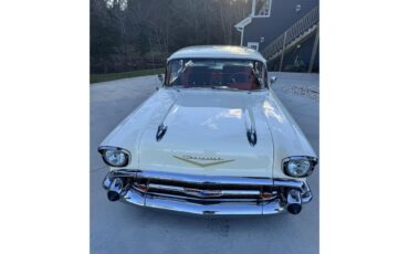 Chevrolet-Bel-air-1957-Cream-RedBlack-30