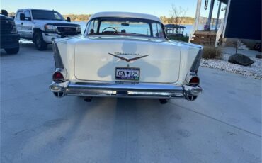 Chevrolet-Bel-air-1957-Cream-RedBlack-31