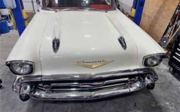 Chevrolet-Bel-air-1957-Cream-RedBlack-33