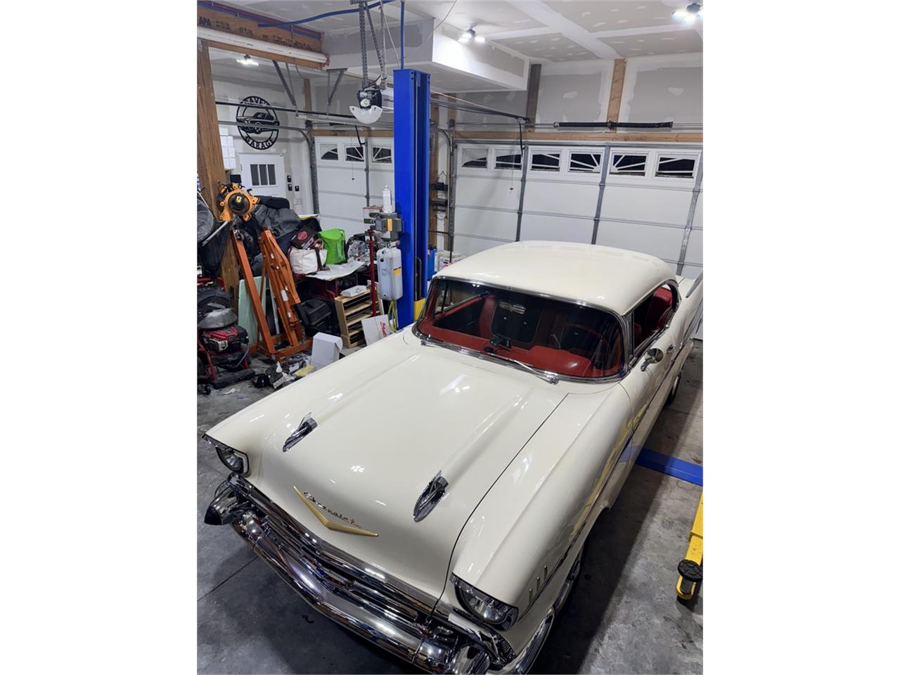 Chevrolet-Bel-air-1957-Cream-RedBlack-34