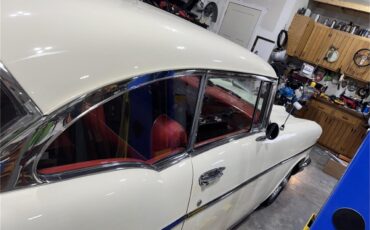 Chevrolet-Bel-air-1957-Cream-RedBlack-36