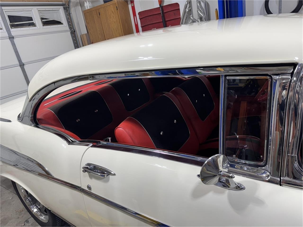 Chevrolet-Bel-air-1957-Cream-RedBlack-37