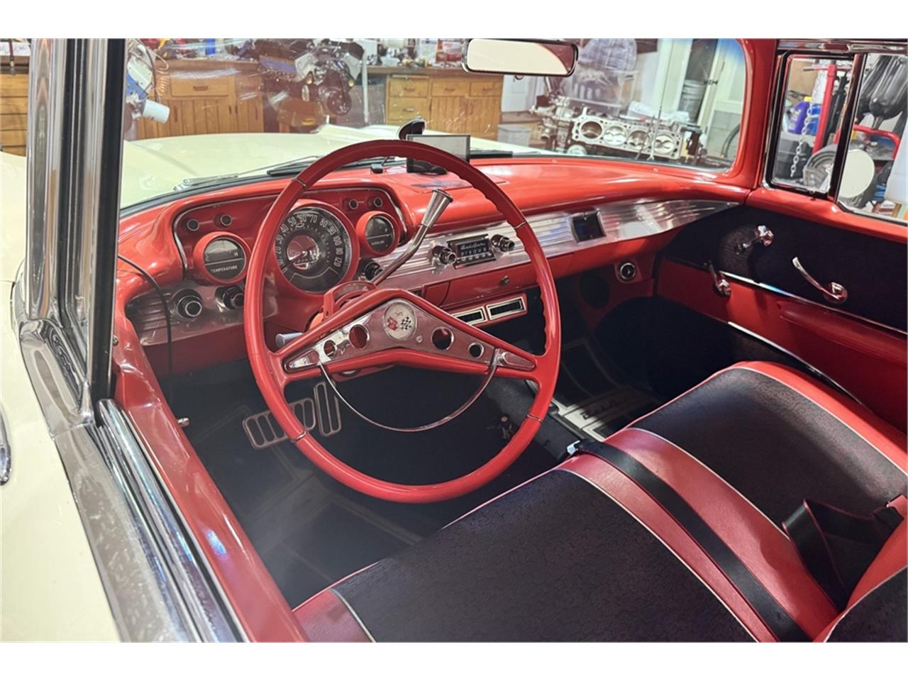 Chevrolet-Bel-air-1957-Cream-RedBlack-42