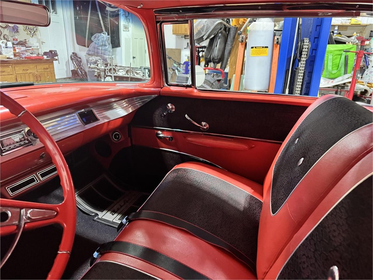 Chevrolet-Bel-air-1957-Cream-RedBlack-44