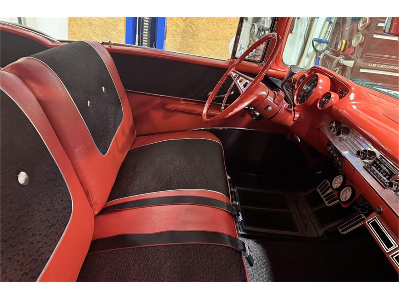 Chevrolet-Bel-air-1957-Cream-RedBlack-45