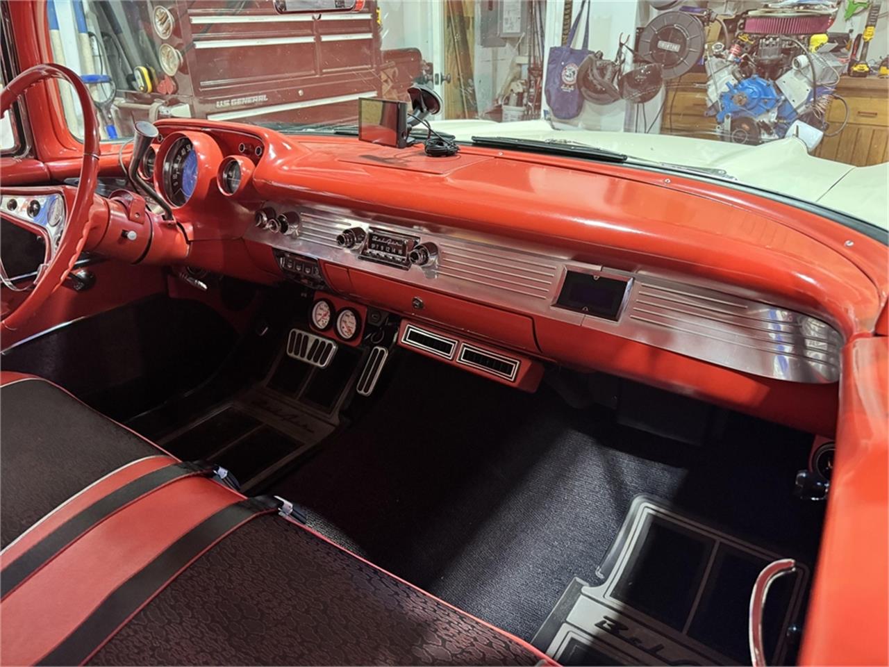 Chevrolet-Bel-air-1957-Cream-RedBlack-46