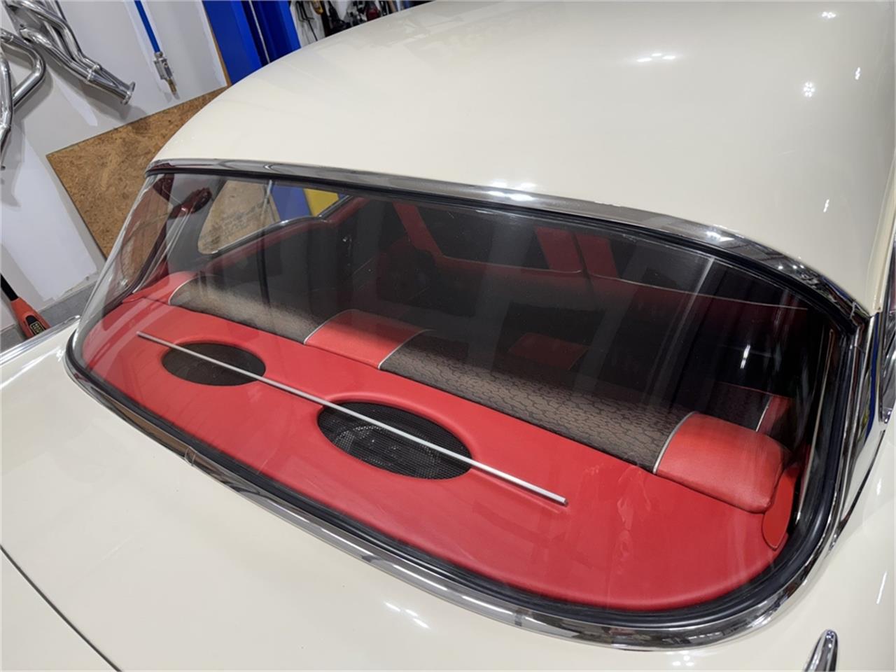 Chevrolet-Bel-air-1957-Cream-RedBlack-7