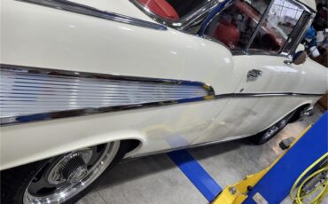 Chevrolet-Bel-air-1957-Cream-RedBlack-8