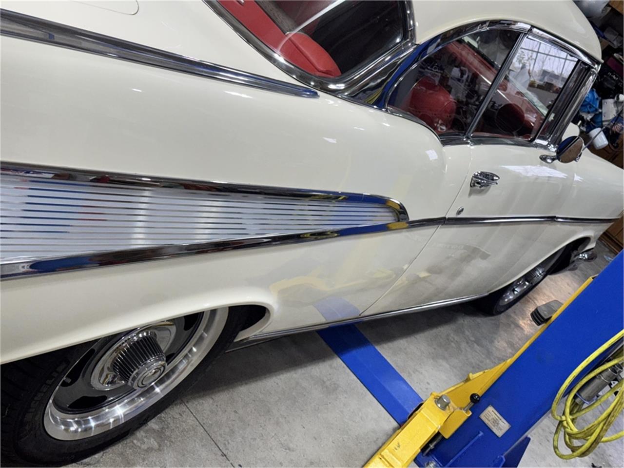 Chevrolet-Bel-air-1957-Cream-RedBlack-8
