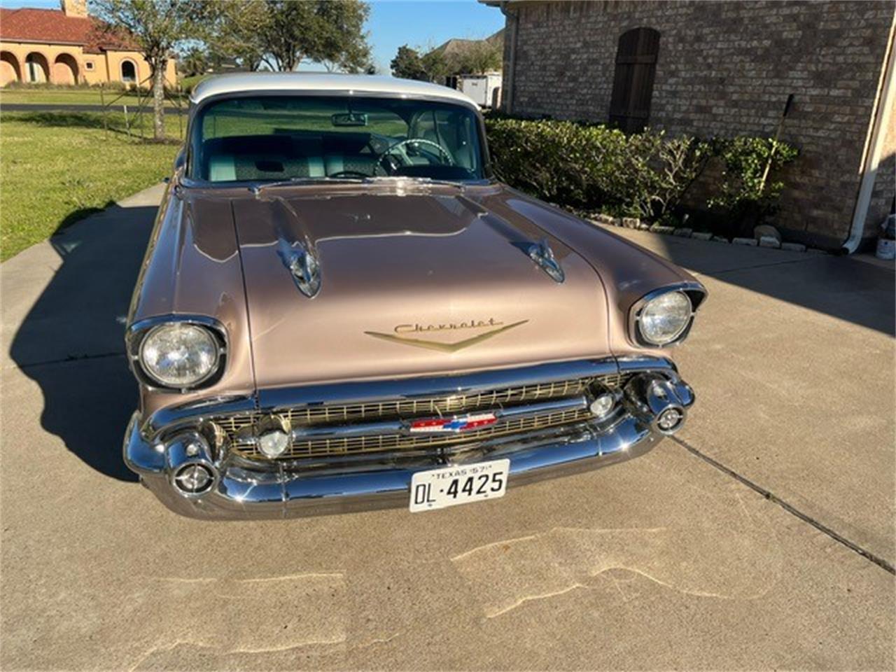 Chevrolet-Bel-air-1957-DUSK-PEARL-Silver-amp-Black-2