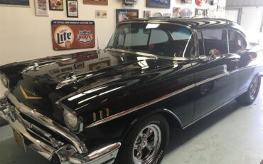 Chevrolet-Bel-air-1957-Factory-Black-Red-and-Black-5