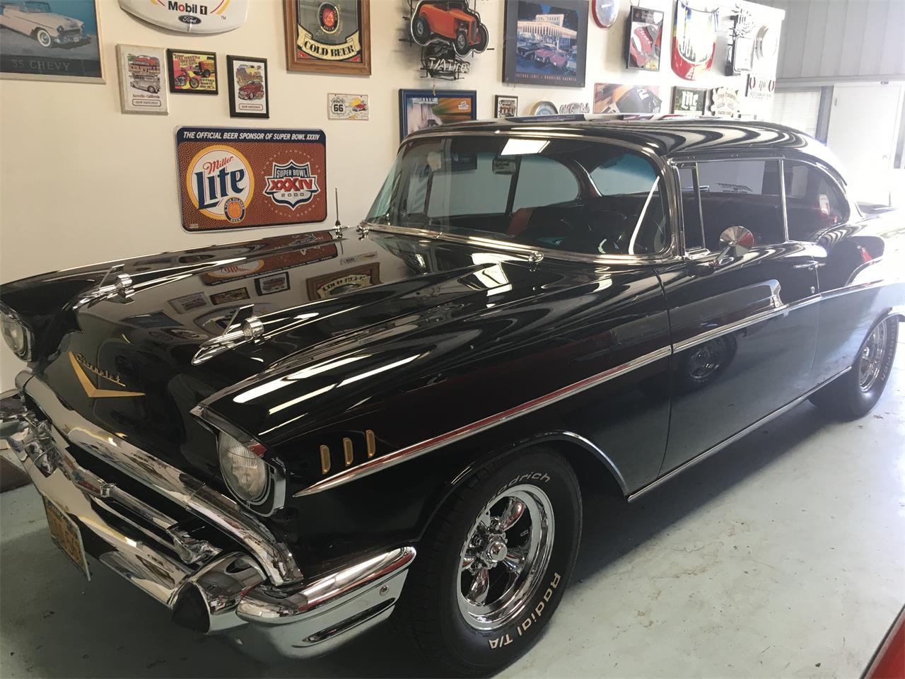 Chevrolet-Bel-air-1957-Factory-Black-Red-and-Black-5