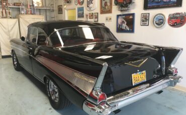 Chevrolet-Bel-air-1957-Factory-Black-Red-and-Black-7