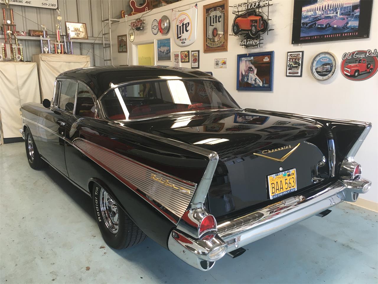 Chevrolet-Bel-air-1957-Factory-Black-Red-and-Black-7