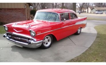 Chevrolet-Bel-air-1957-VIPER-RED-TAN-2