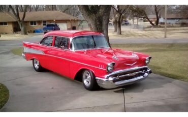 Chevrolet-Bel-air-1957-VIPER-RED-TAN-8