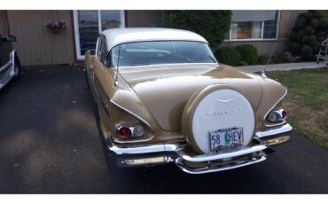 Chevrolet-Bel-air-1958-Anniv.-Gold-amp-White-Gold-Cloth-amp-Vinyl-11