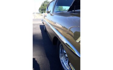 Chevrolet-Bel-air-1958-Anniv.-Gold-amp-White-Gold-Cloth-amp-Vinyl-15