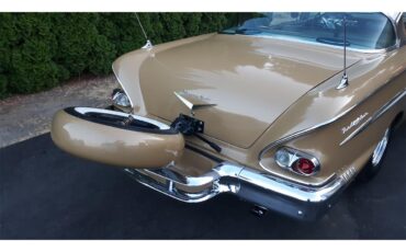 Chevrolet-Bel-air-1958-Anniv.-Gold-amp-White-Gold-Cloth-amp-Vinyl-17