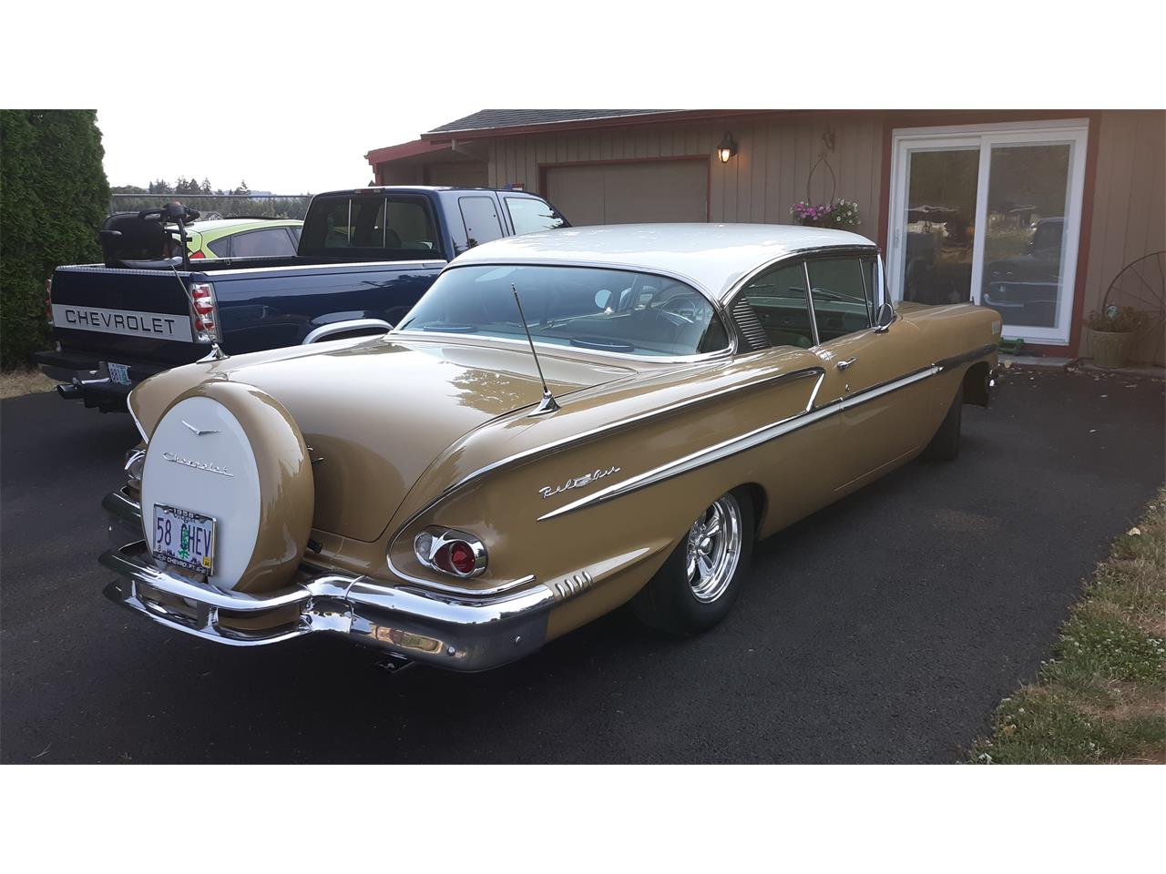 Chevrolet-Bel-air-1958-Anniv.-Gold-amp-White-Gold-Cloth-amp-Vinyl-20