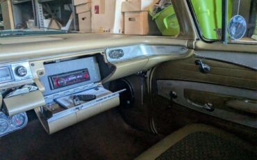 Chevrolet-Bel-air-1958-Anniv.-Gold-amp-White-Gold-Cloth-amp-Vinyl-21