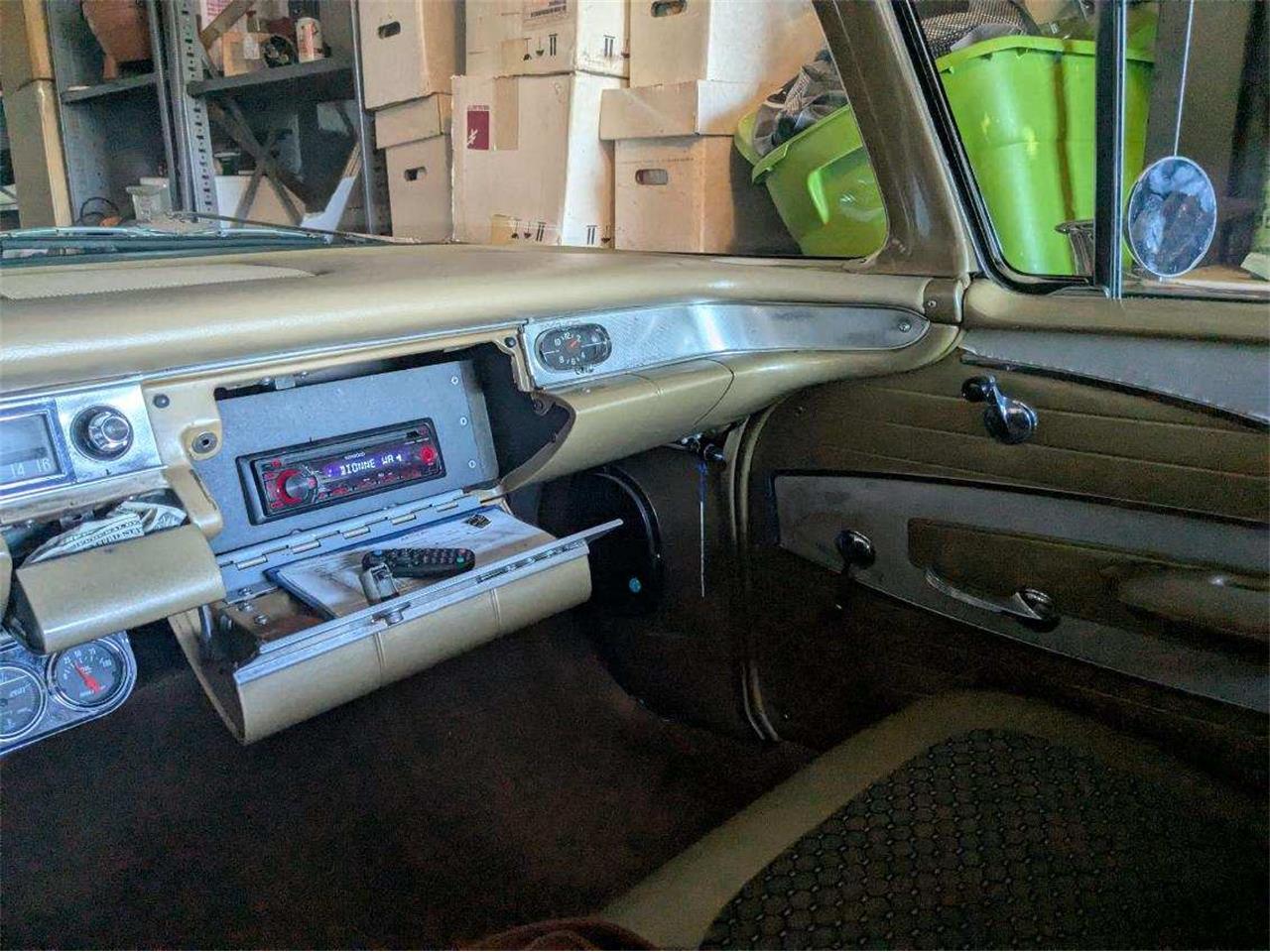 Chevrolet-Bel-air-1958-Anniv.-Gold-amp-White-Gold-Cloth-amp-Vinyl-21