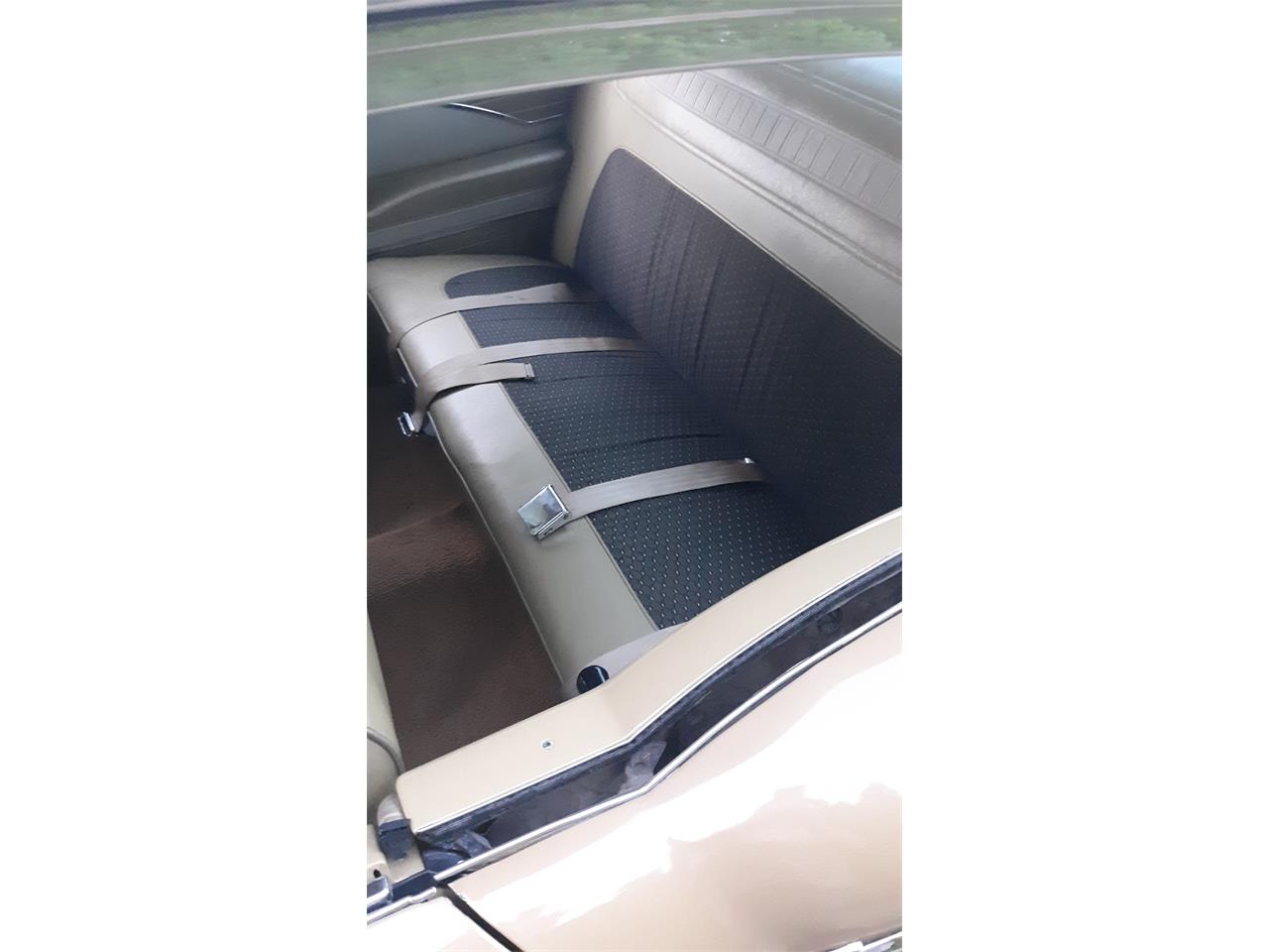 Chevrolet-Bel-air-1958-Anniv.-Gold-amp-White-Gold-Cloth-amp-Vinyl-24