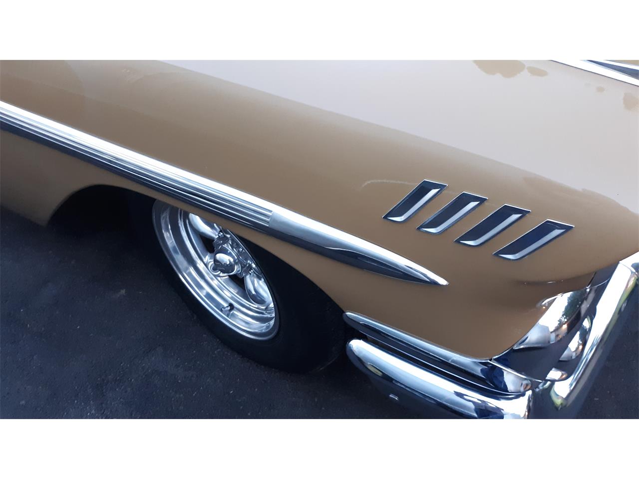 Chevrolet-Bel-air-1958-Anniv.-Gold-amp-White-Gold-Cloth-amp-Vinyl-26