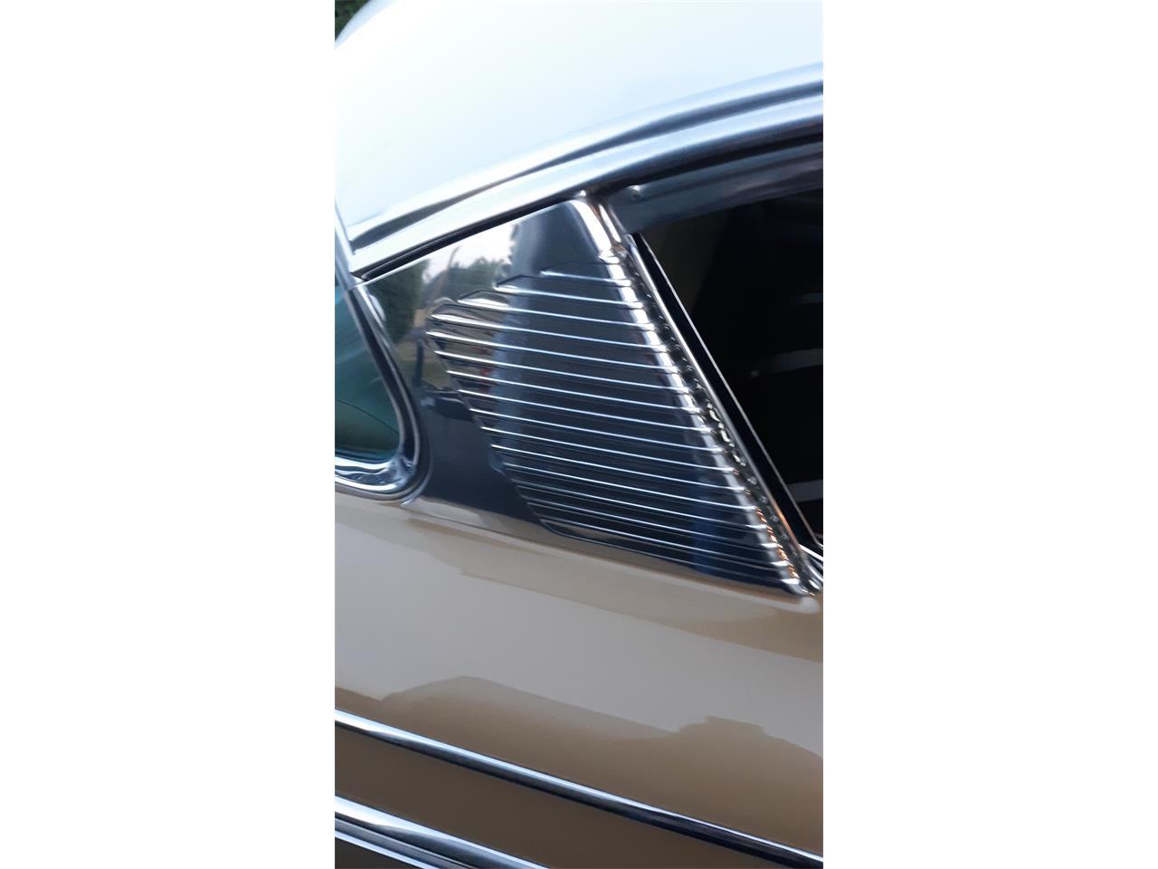 Chevrolet-Bel-air-1958-Anniv.-Gold-amp-White-Gold-Cloth-amp-Vinyl-36