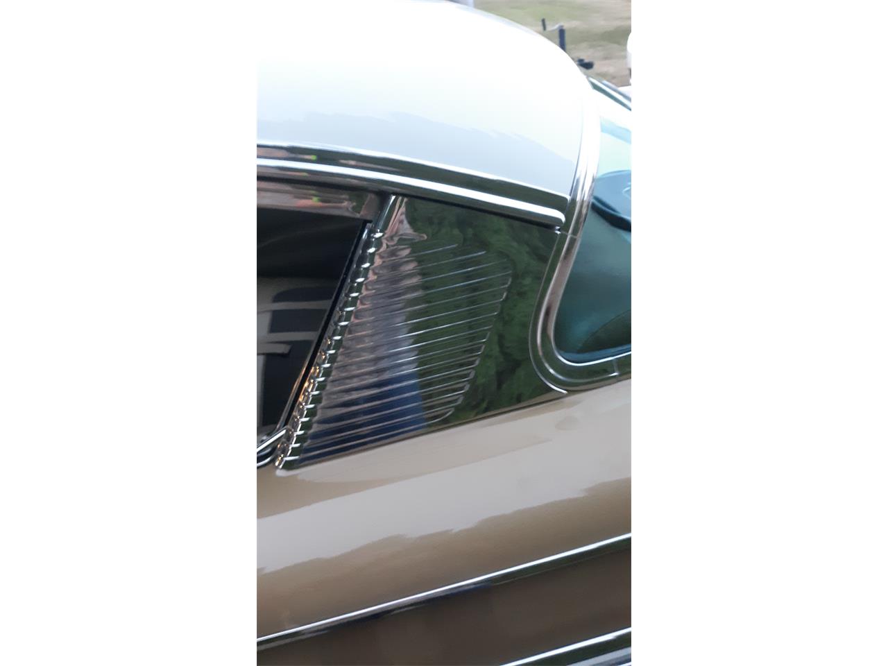 Chevrolet-Bel-air-1958-Anniv.-Gold-amp-White-Gold-Cloth-amp-Vinyl-37