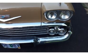 Chevrolet-Bel-air-1958-Anniv.-Gold-amp-White-Gold-Cloth-amp-Vinyl-4