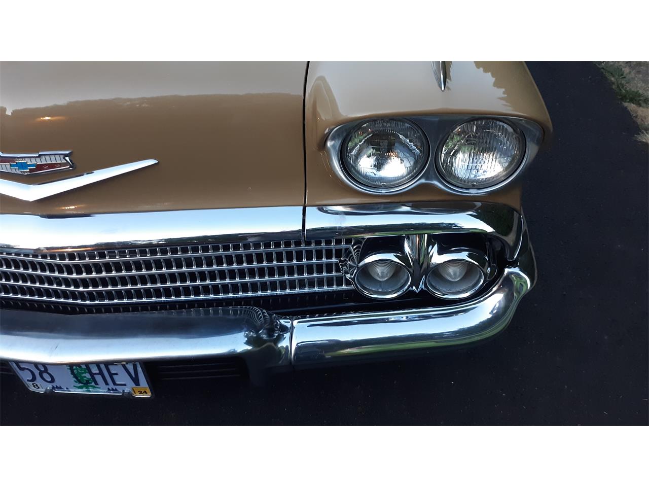 Chevrolet-Bel-air-1958-Anniv.-Gold-amp-White-Gold-Cloth-amp-Vinyl-4
