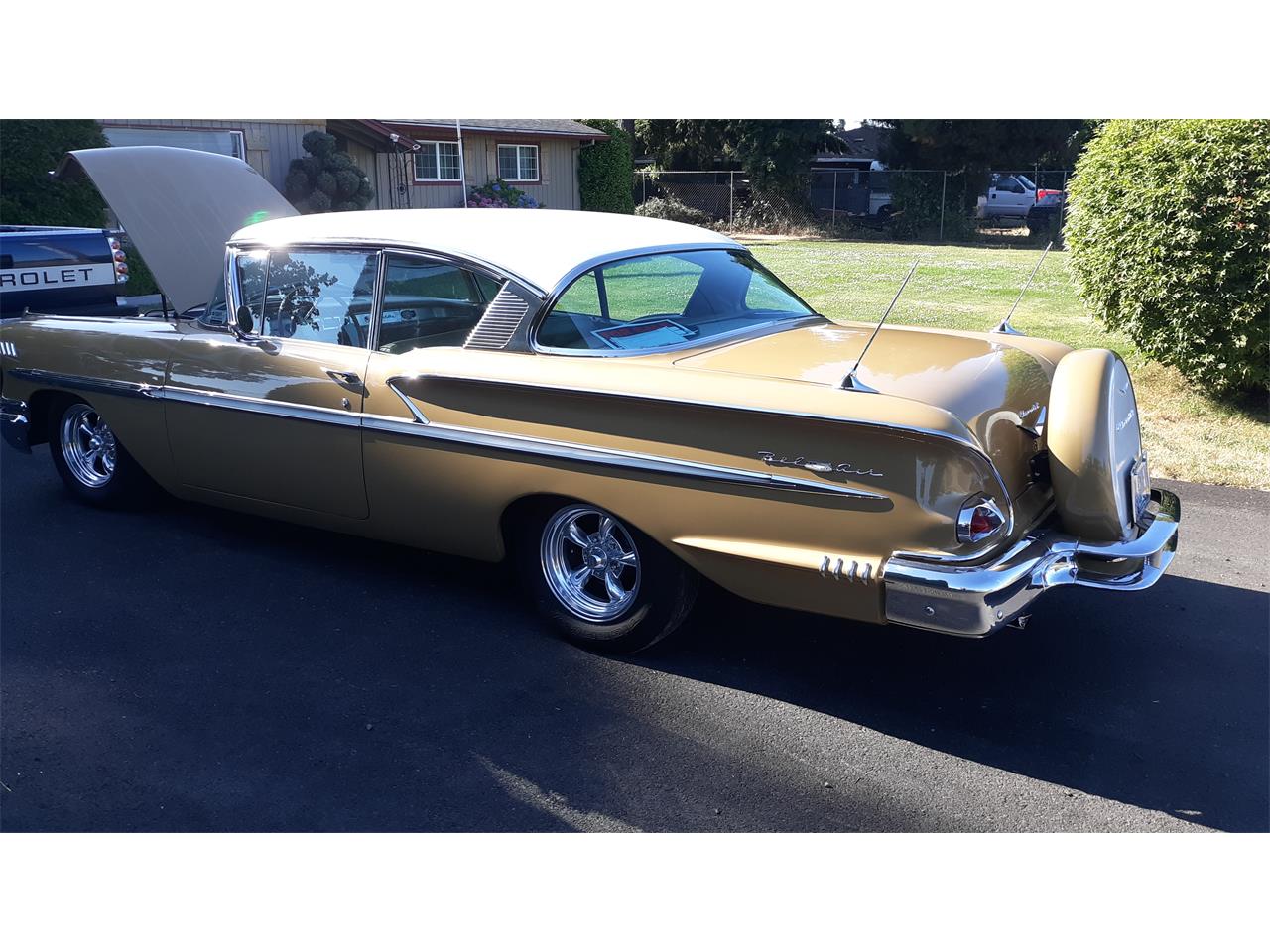Chevrolet-Bel-air-1958-Anniv.-Gold-amp-White-Gold-Cloth-amp-Vinyl-6