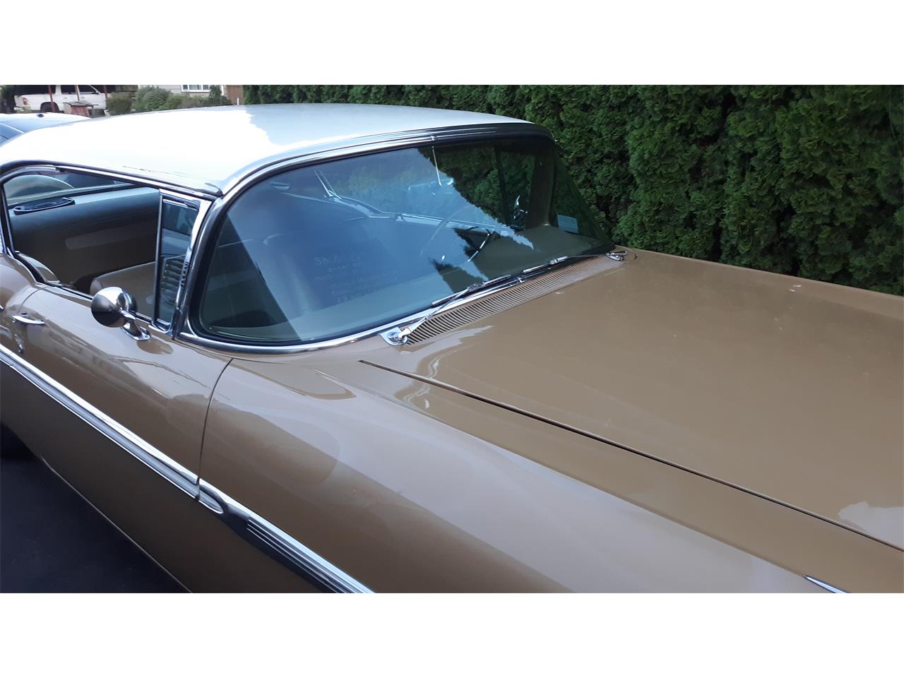 Chevrolet-Bel-air-1958-Anniv.-Gold-amp-White-Gold-Cloth-amp-Vinyl-8