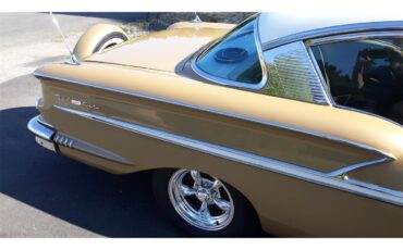 Chevrolet-Bel-air-1958-Anniv.-Gold-amp-White-Gold-Cloth-amp-Vinyl-9
