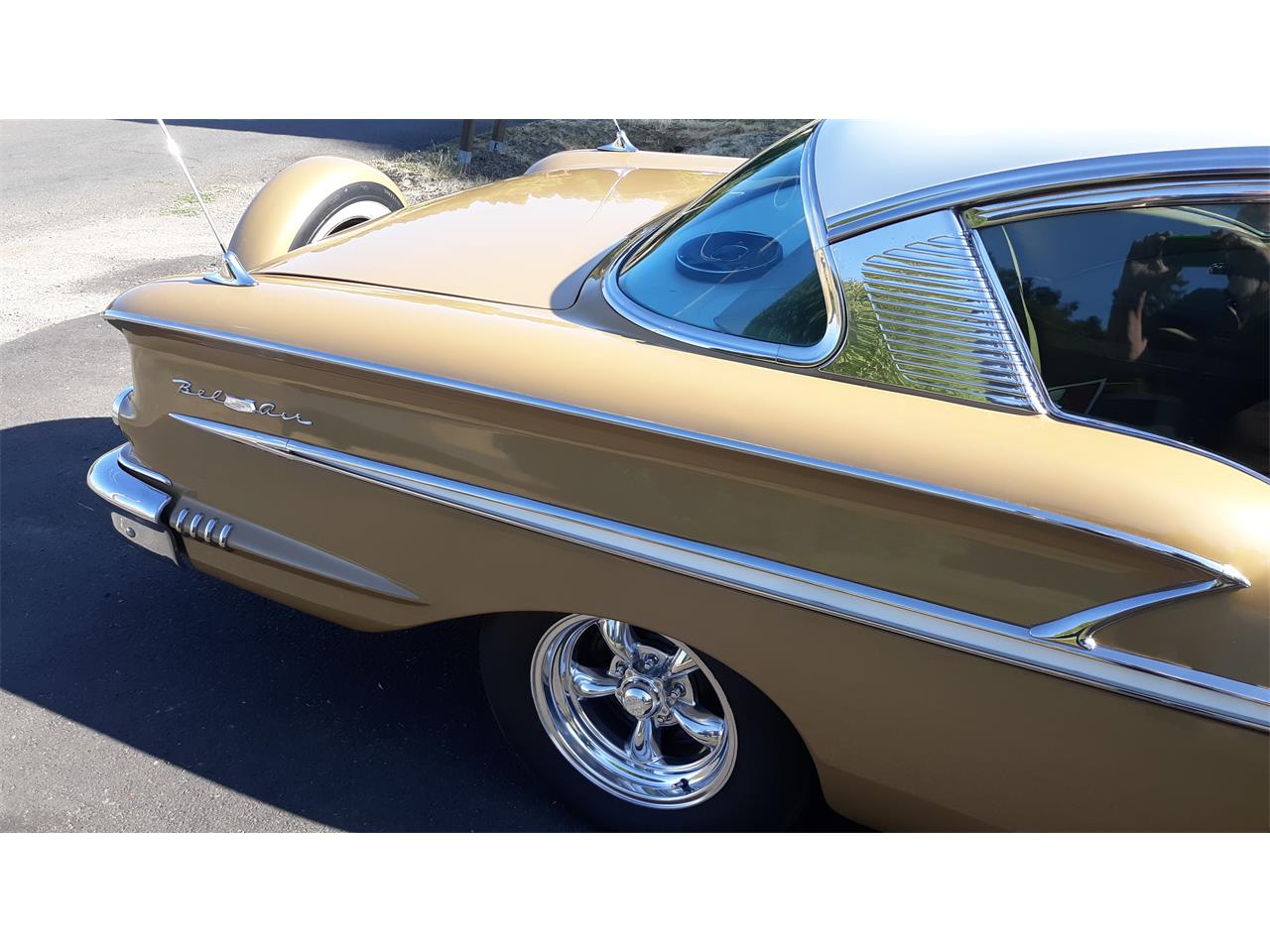 Chevrolet-Bel-air-1958-Anniv.-Gold-amp-White-Gold-Cloth-amp-Vinyl-9