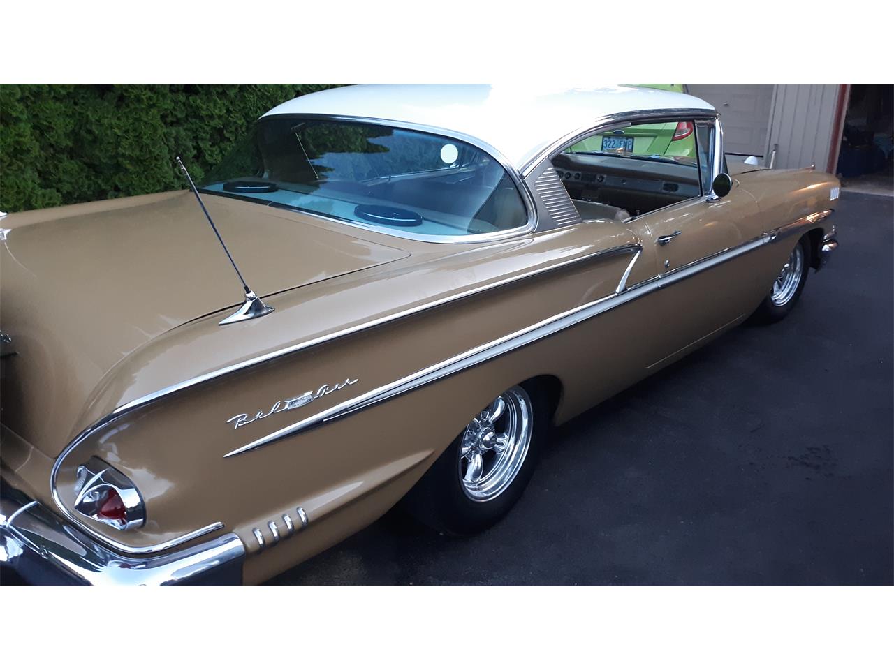 Chevrolet-Bel-air-1958-Anniv.-Gold-amp-White-Gold-Cloth-amp-Vinyl