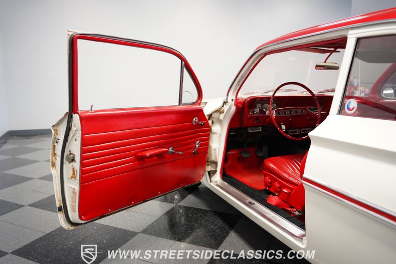 Chevrolet-Bel-air-1961-White-Red-36