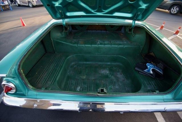 Chevrolet-Biscayne-1961-Forest-Green-Metalli-GreenWhite-8