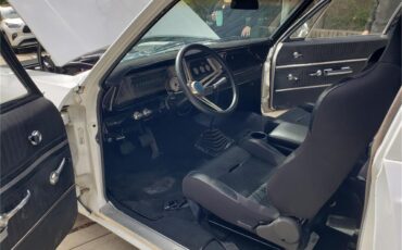 Chevrolet-Biscayne-1966-White-Black-10