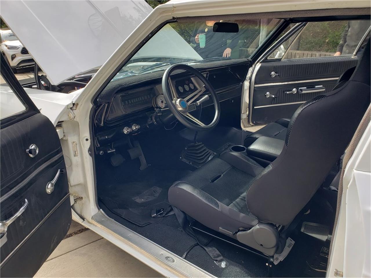 Chevrolet-Biscayne-1966-White-Black-10