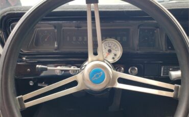 Chevrolet-Biscayne-1966-White-Black-14