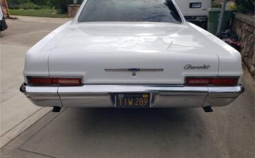 Chevrolet-Biscayne-1966-White-Black-16