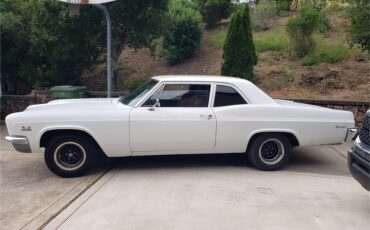 Chevrolet-Biscayne-1966-White-Black-2