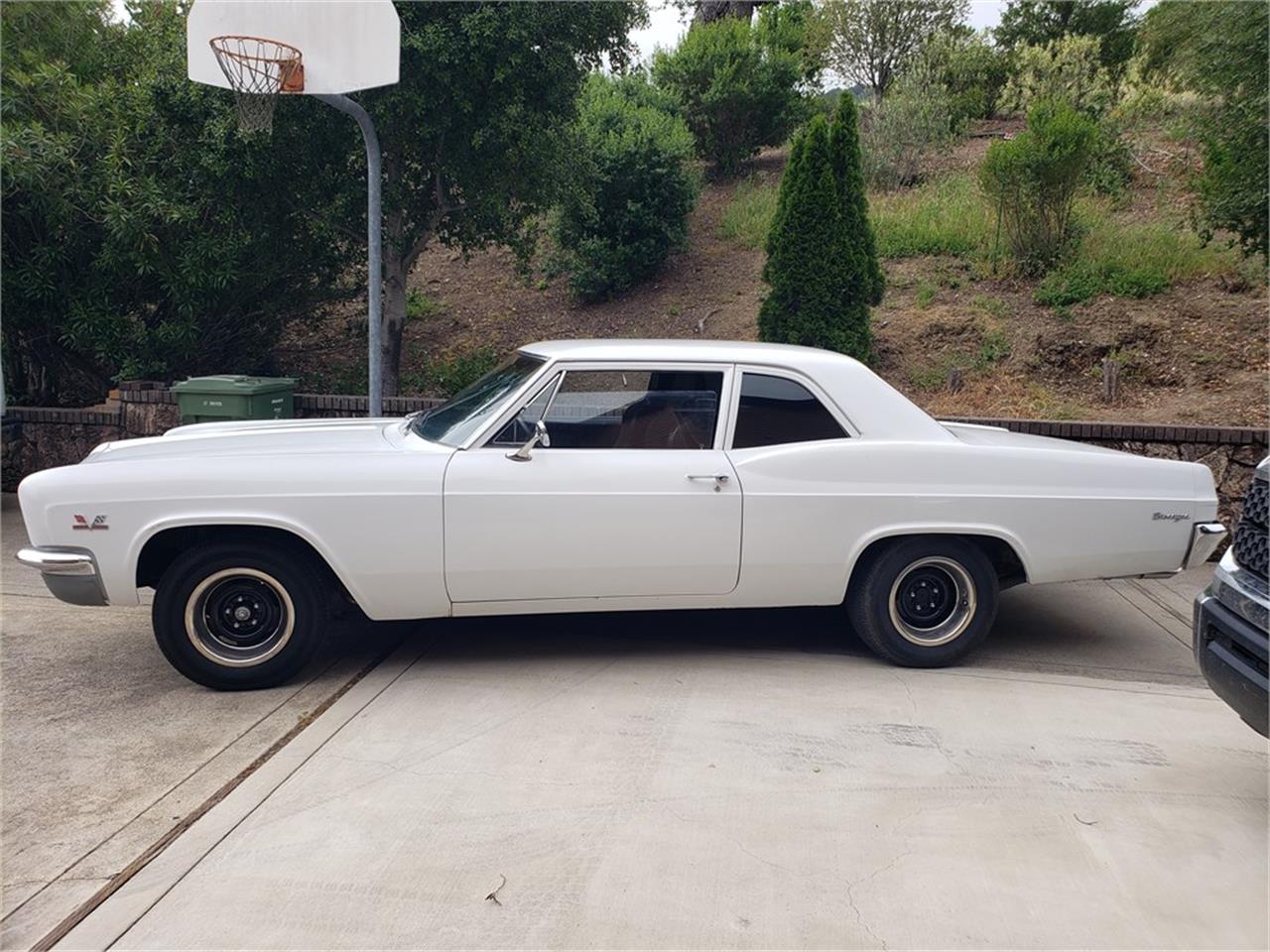 Chevrolet-Biscayne-1966-White-Black-2