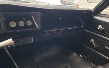 Chevrolet-Biscayne-1966-White-Black-20