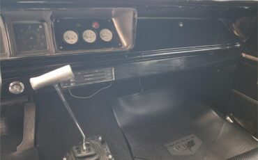 Chevrolet-Biscayne-1966-White-Black-21