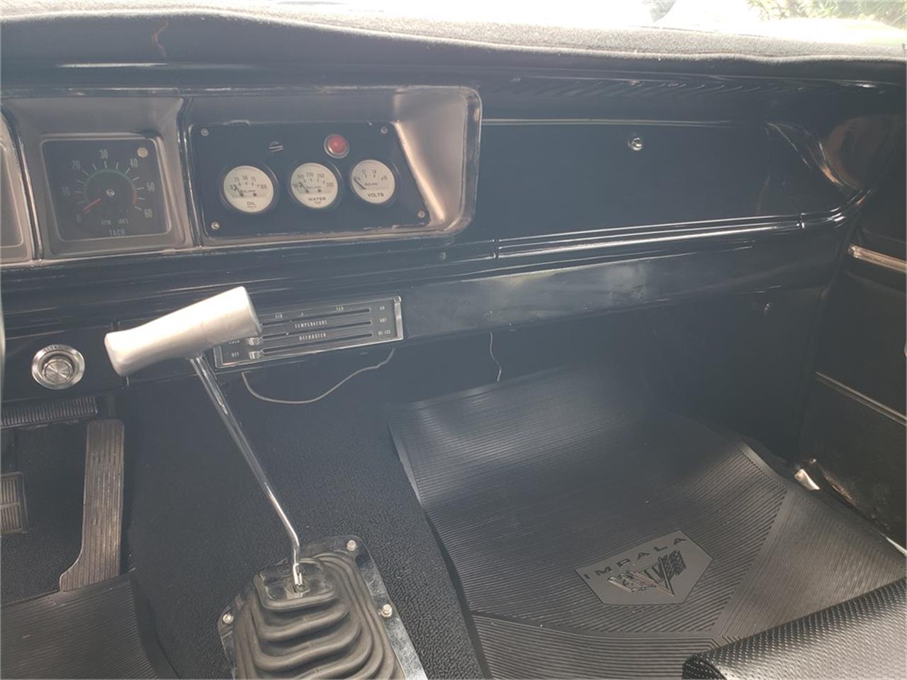 Chevrolet-Biscayne-1966-White-Black-21